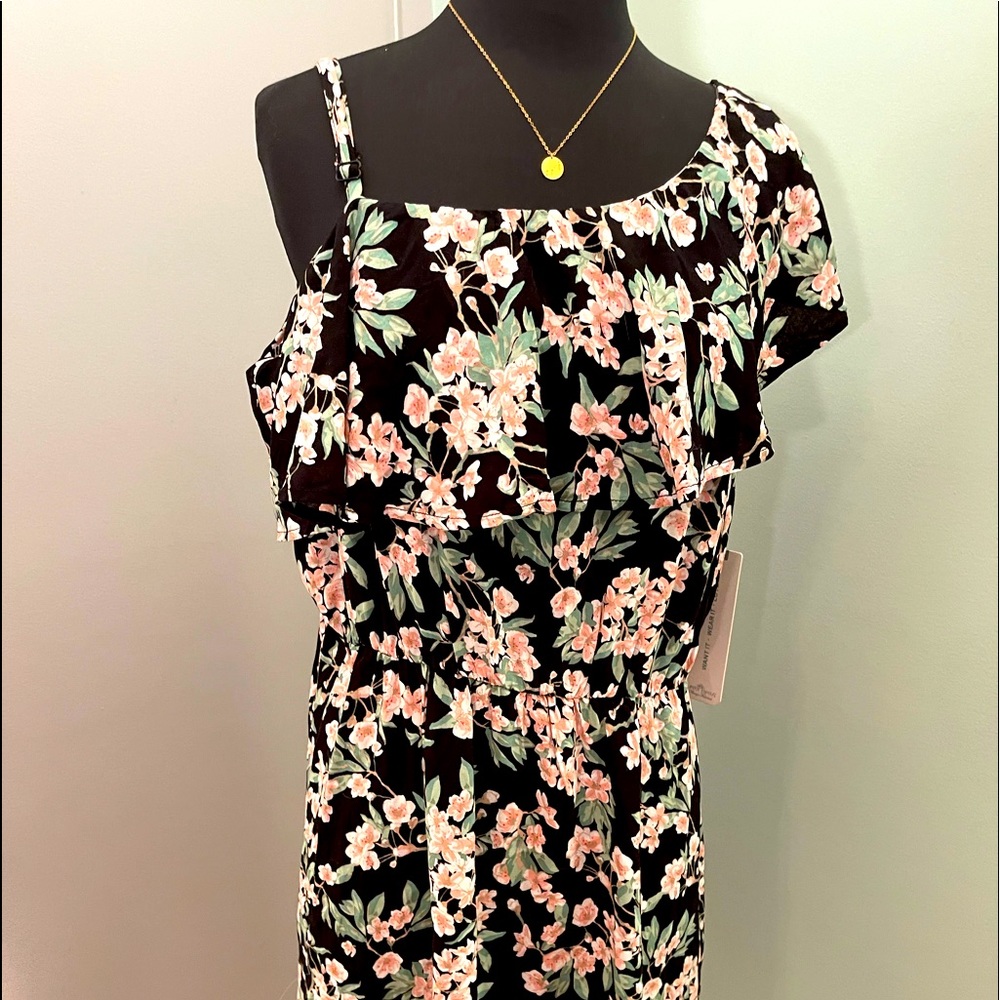 BNWT Cute Ruffle Dress w/cold shoulder strap. Purchased from Macy’s. Size 1x